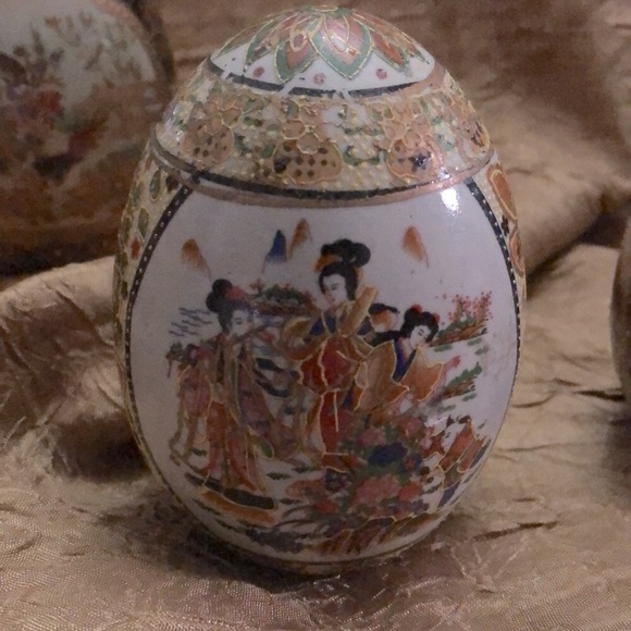 🌻 3/$15 set of 3 Handpainted Porcelain Eggs - Picture 3 of 7